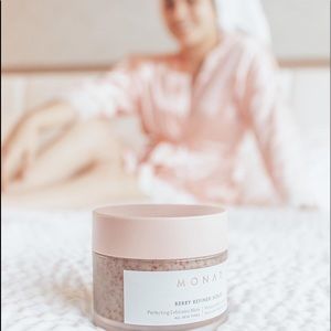 Monat Refined Berry Scrub